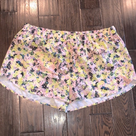 Old Navy athletic shorts size 3X with stretch tech technology - Picture 2 of 7